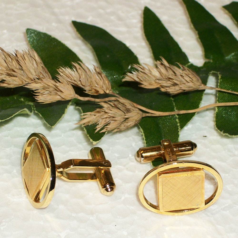 HAYWARD Vintage Cuff Links Bullet Back Gold TOne